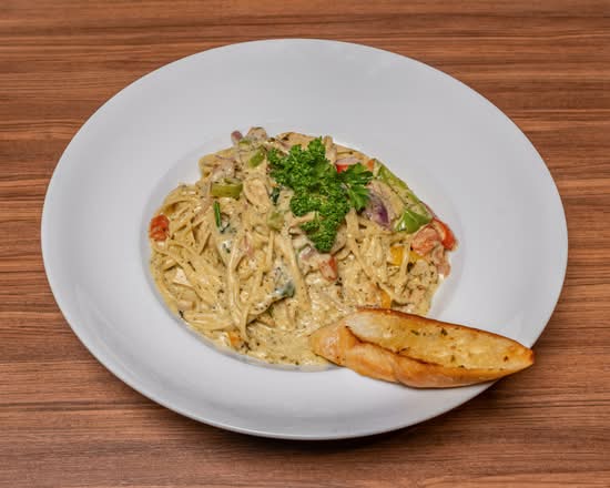 Friendly Fox's Pesto Chicken Pasta
