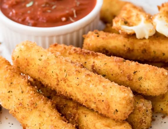 Cheesy Mozzarella Sticks (6pcs)
