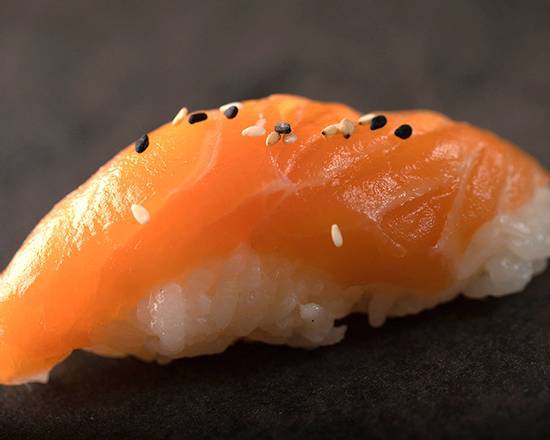 Salmon Nigiri (3 pcs)