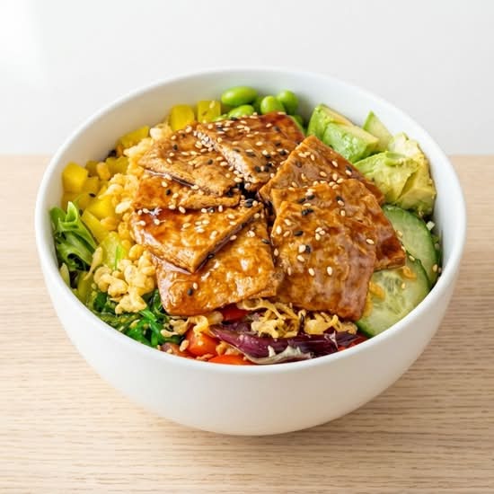 Bol poké végé-tofu mariné / Veggie-Marinated Tofu Poke Bowl