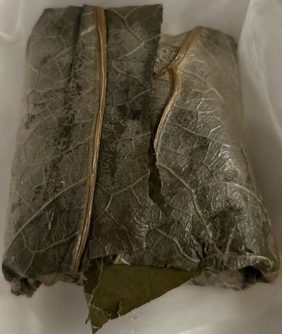 D133 stick rice with pork in lotus leaf (1ps)