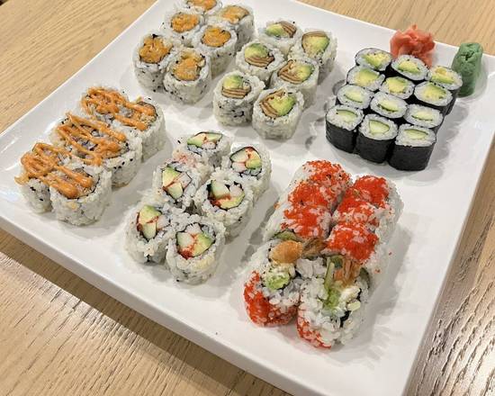 D912. Gold Maki Party Tray (44 pcs)
