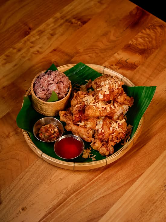 Midnight Sticky Rice and Chicken (Gai Tod Tiang Keun)