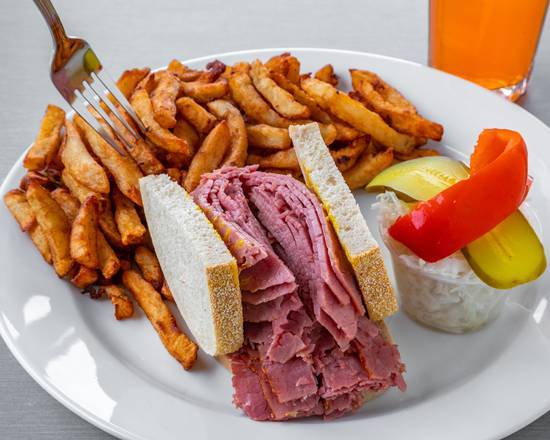 Assiette Sandwich Viande Fumée / Smoked Meat Sandwich Plate