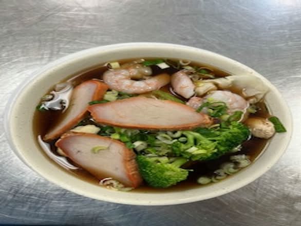 26D. Deluxe Lo-Mein