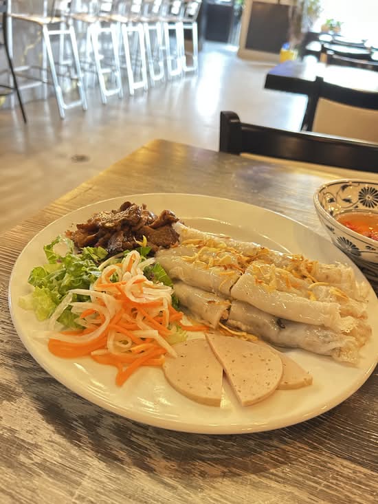 BÁNH CUỐN TÔM THỊT- RICE ROLLS SHRIMP AND PORK