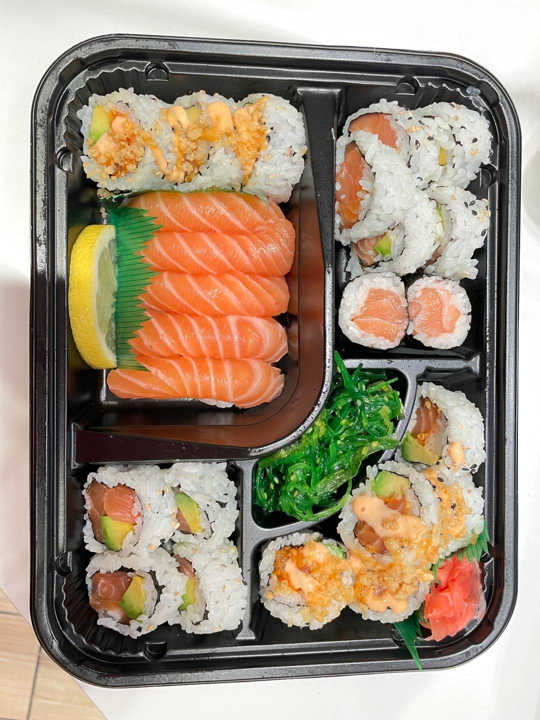 All Salmon Bento Box (Mac's Roll, Spicy salmon, Nigiri sushi)