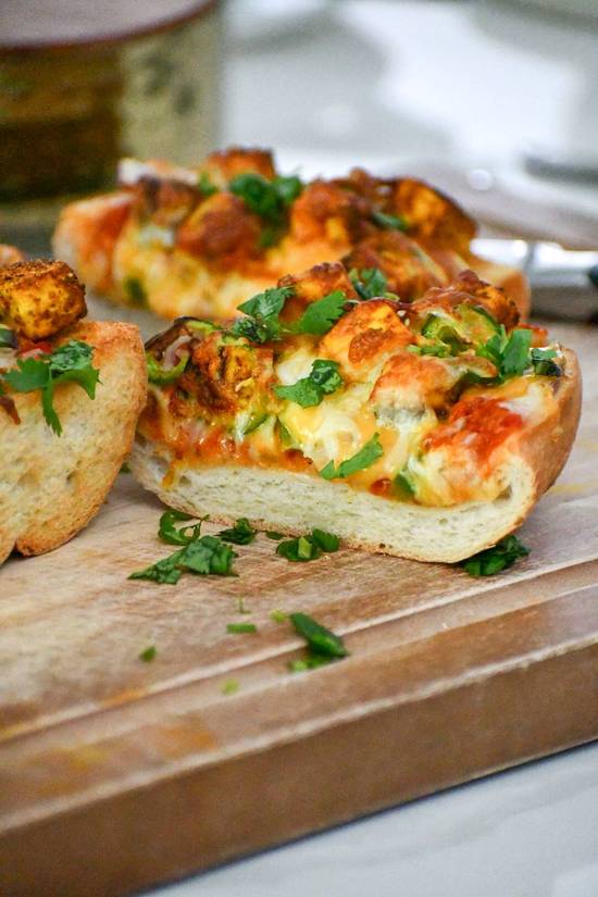 paneer garlic bread