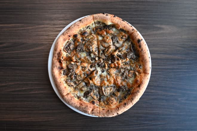 Funghi & Tartufo Pizza