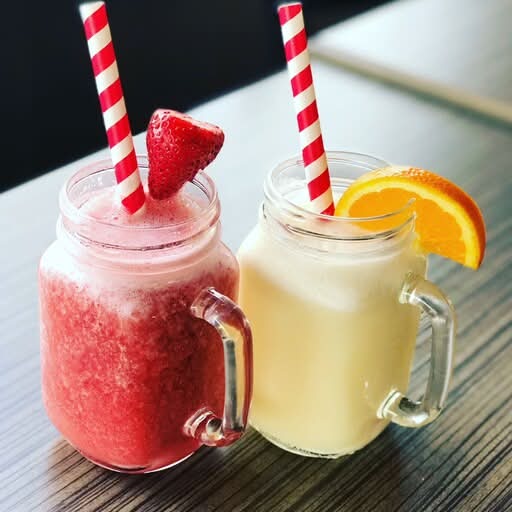 FRESH FRUIT SMOOTHIES / SMOOTHIES AUX FRUITS FRAIS