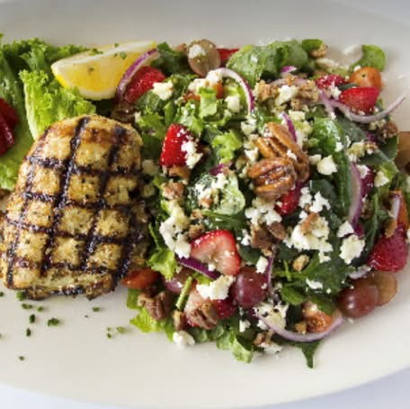 Strawberry Balsamic Salad / Salade aux fraises et balsamique