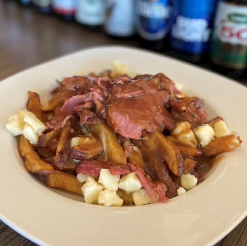 Poutine Smoked Meat / Poutine viande fumées