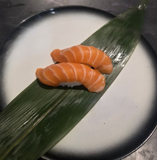 Salmon(Sake)sushi (2pcs)