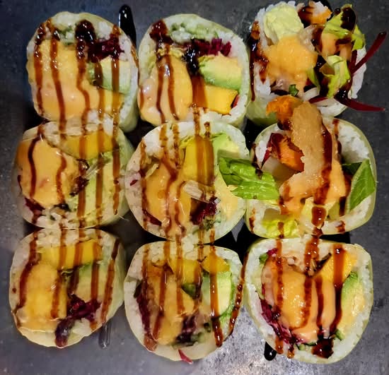 [SR06] Veggie Paradise Roll (9 pcs)