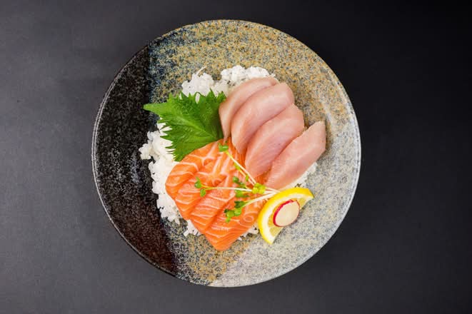 TUNA & SALMON DON (8 pcs)