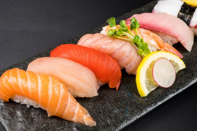 TUNA nigiri