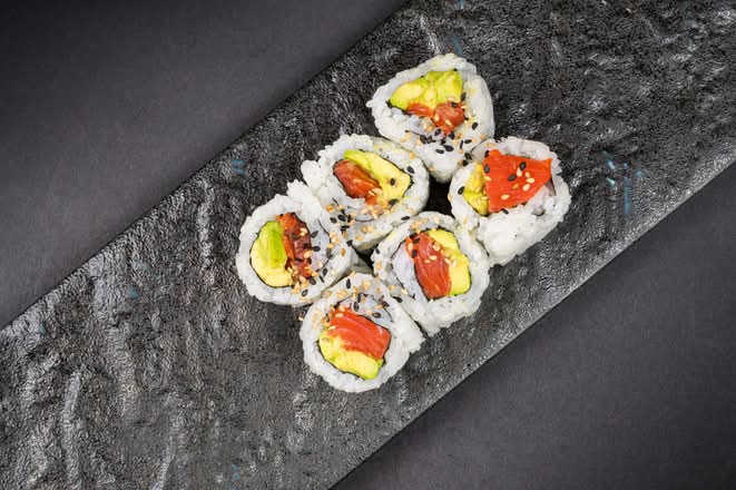 WILD SALMON & AVOCADO roll (8pcs)