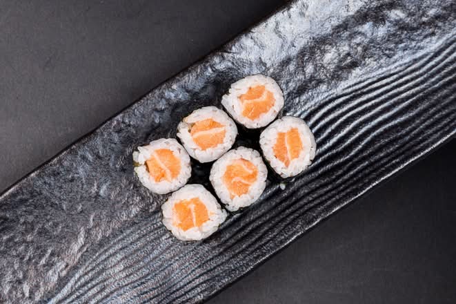 SALMON roll (6pcs)