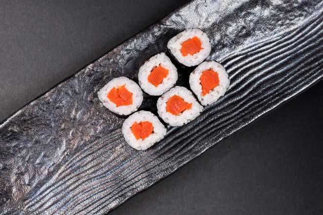 WILD SALMON roll (6pcs)