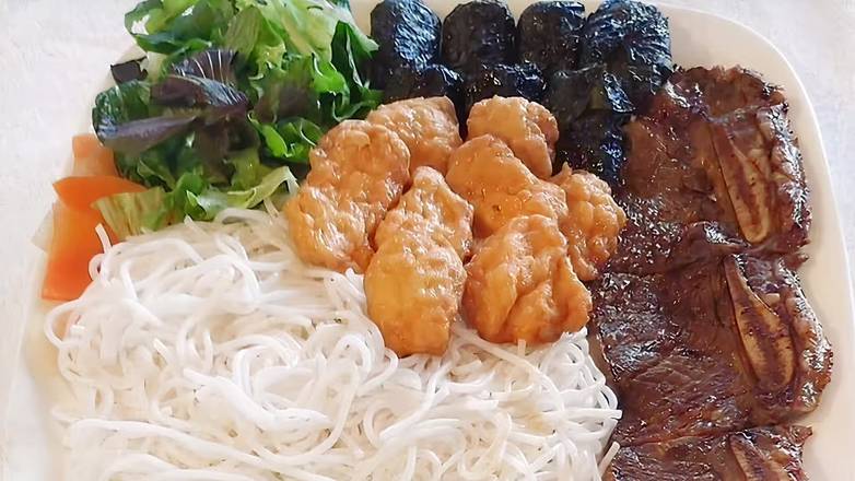 25. Cơm Hoặc Bún Chả Lá Lốt Và Sườn Bò Và Chả Tôm / Grilled Beef in Lolot Leaves, with Beef Ribs and Shrimp Cakes on Rice or Noodles