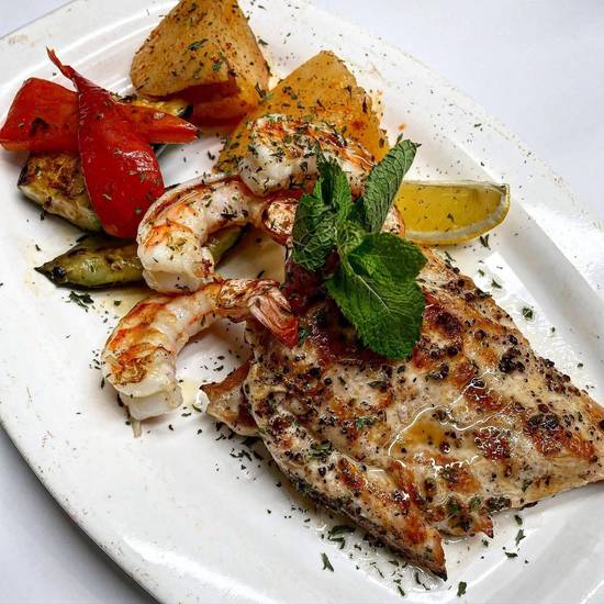 Filet de Poitrine de Poulet Grillé et 2 Crevettes / Grilled Chicken Breast Fillet and 2 jumbo Shrimp