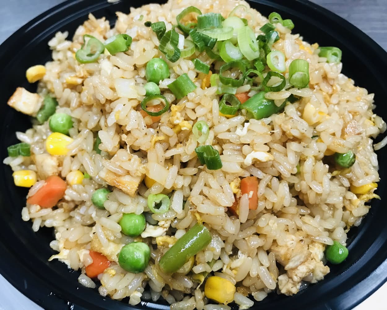 T60 riz frit au poulet / chicken fried rice