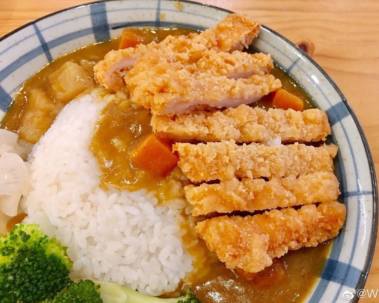 T56 poulet cari donburi/ chicken curry don*