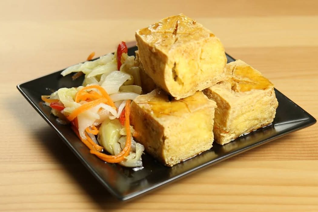 T24 tofu frit / deep fried tofu (4 mcx/pcs)