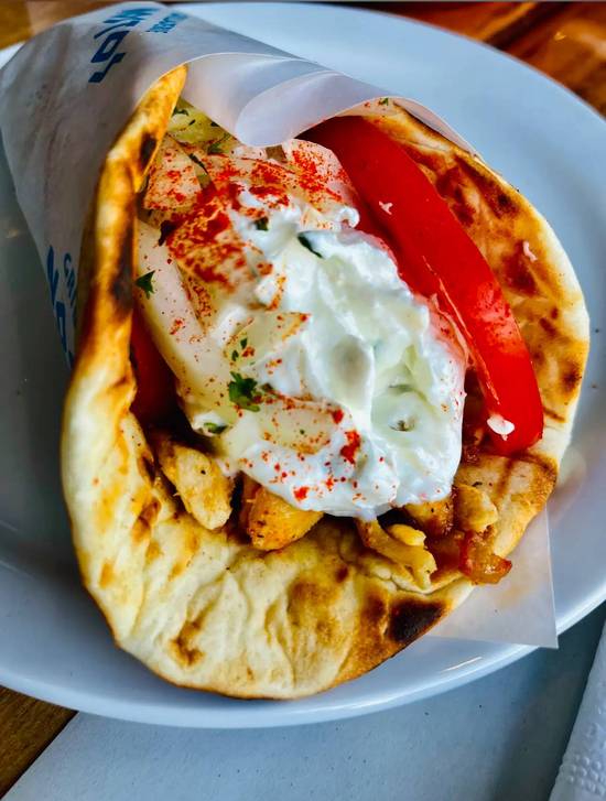13- One Pita Gyro Au Poulet/ 1 Chiken gyro plate