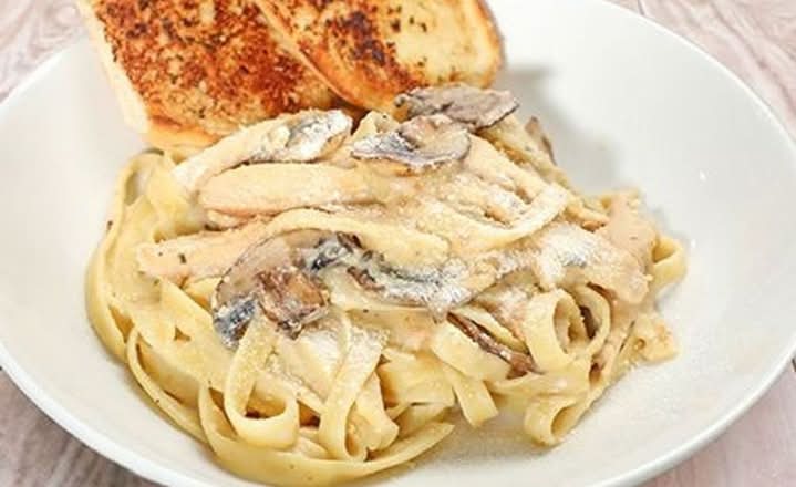 Fettuccine Alfredo