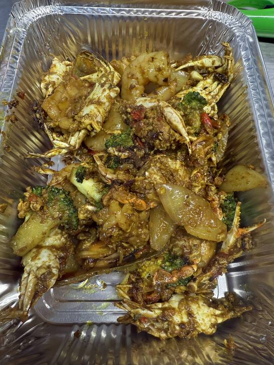 Stir fried yellow curry seafood