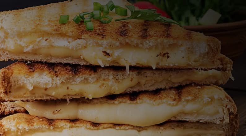 Grilled Cheese Classique / Classic Grilled Cheese