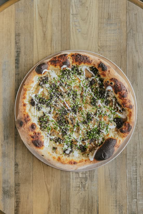 Mushroom White Pie Pizza