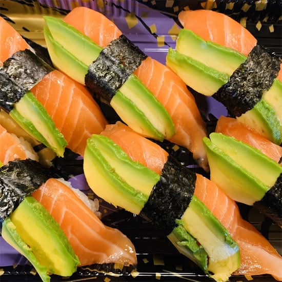S21 Salmon Avocado Sushi (6pcs) NEW