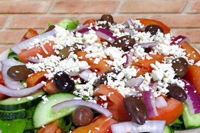 TRADITIONAL GREEK SALAD