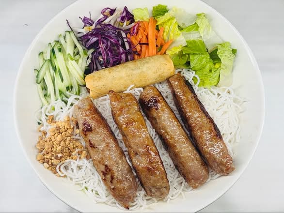 Grilled Pork Sausage & Roll
