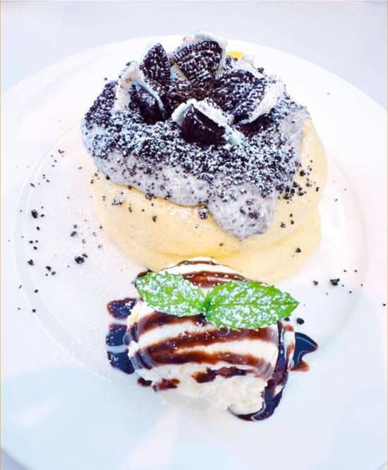 Cookies & Cream Soufflé Pancake
