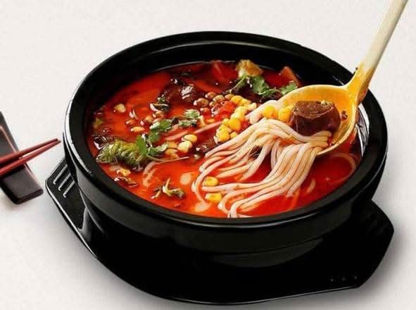 Szechuan Style Chili Minced Pork Soup / Soupe piquante au porc haché et à la sauce chili szechuan