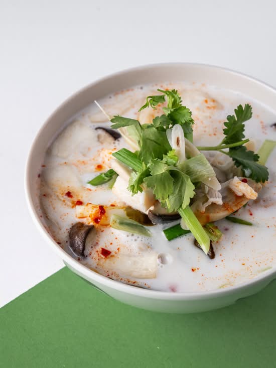 U2. Tom Kha