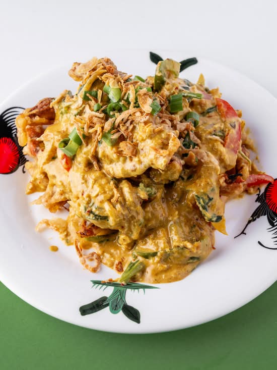 F4. Soft-Shell Crab with Curry Powder Stir-Fried