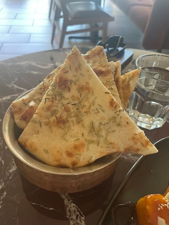 Cheesy Garlic Naan