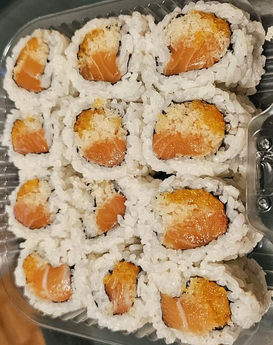 73. Spicy Salmon Roll(6pcs)