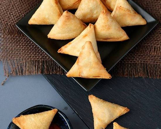BOGO FREE Veg Samosa (6pcs & sauce)