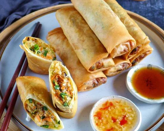 BOGO FREE Veg Spring rolls (6pcs & sauce)