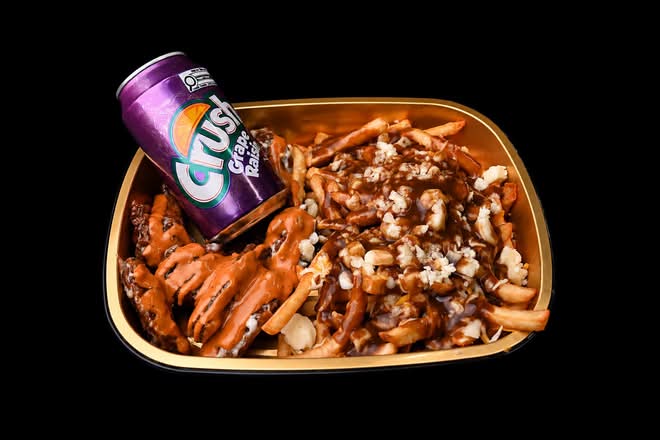 Classic Poutine N Wings