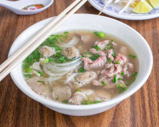 Soupe 'Tonkinoise' Aux Boulettes de Boeuf  / "Tonkinese" Beef Balls Noodle Soup