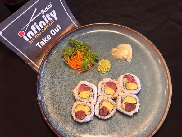 16. Tuna Avocado Roll (6Pcs)