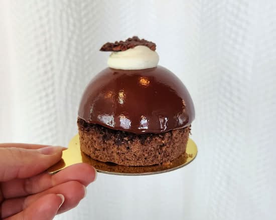 Tonka Chocolate Mousse Cake