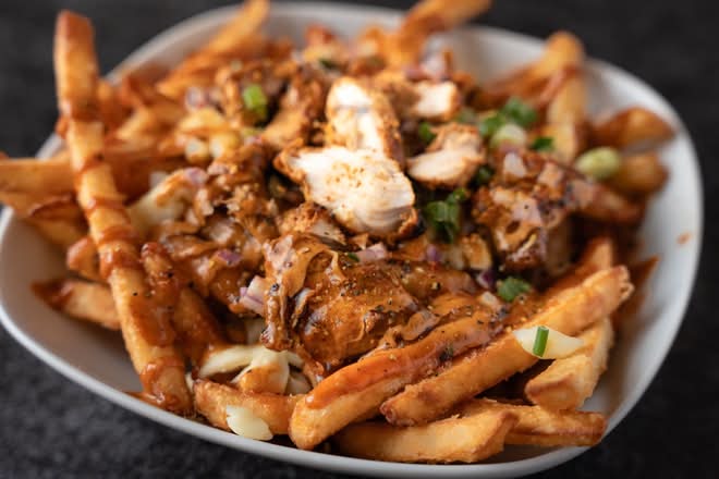 Gotta Eat, Barbeque Chicken Poutine