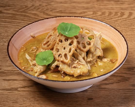 Thai Yellow Curry Sliced Chicken with jasmine rice